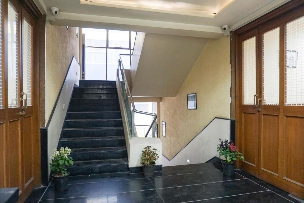Super Townhouse Oak Sr Hotel Wakad Пюн Екстериор снимка