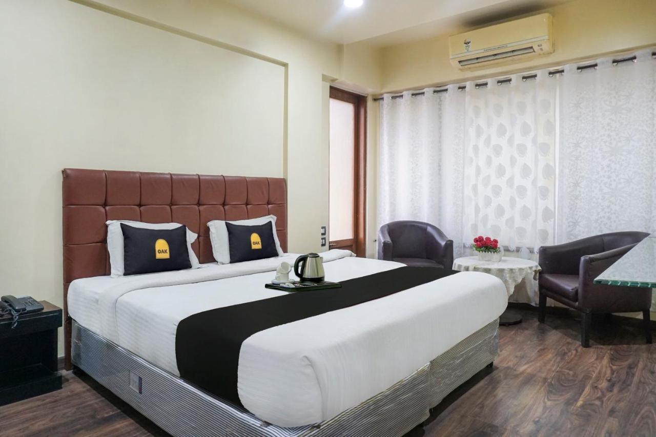 Super Townhouse Oak Sr Hotel Wakad Пюн Екстериор снимка