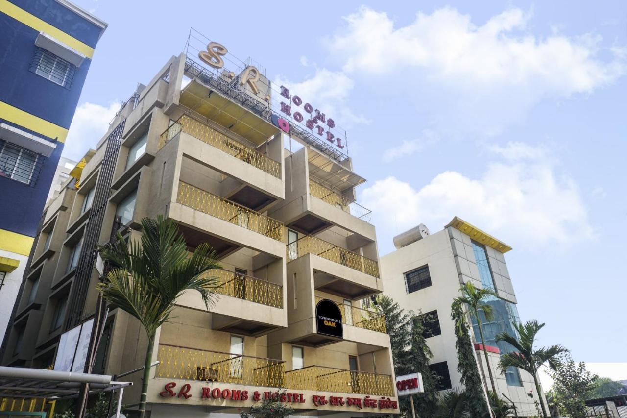 Super Townhouse Oak Sr Hotel Wakad Пюн Екстериор снимка