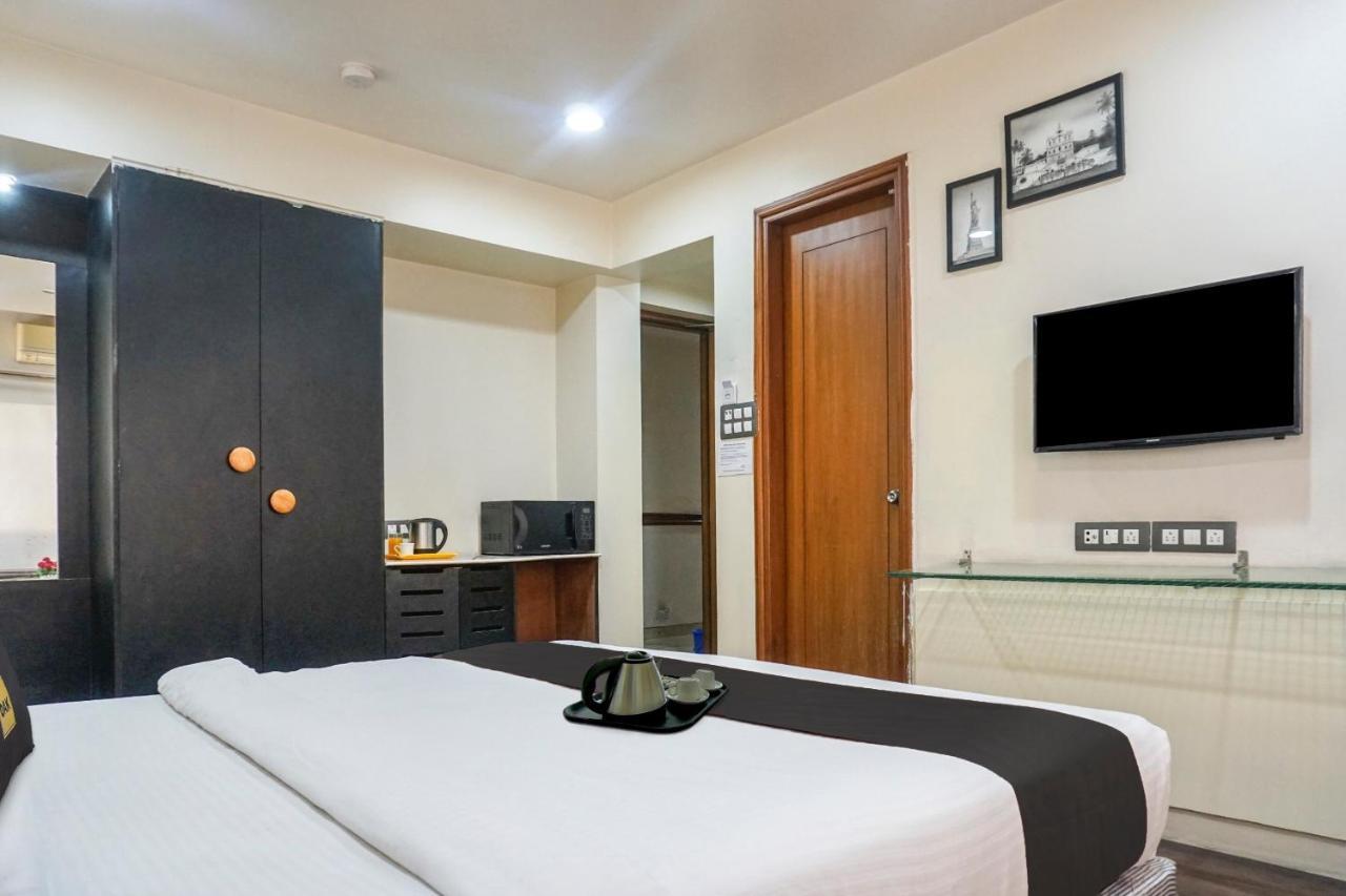 Super Townhouse Oak Sr Hotel Wakad Пюн Екстериор снимка