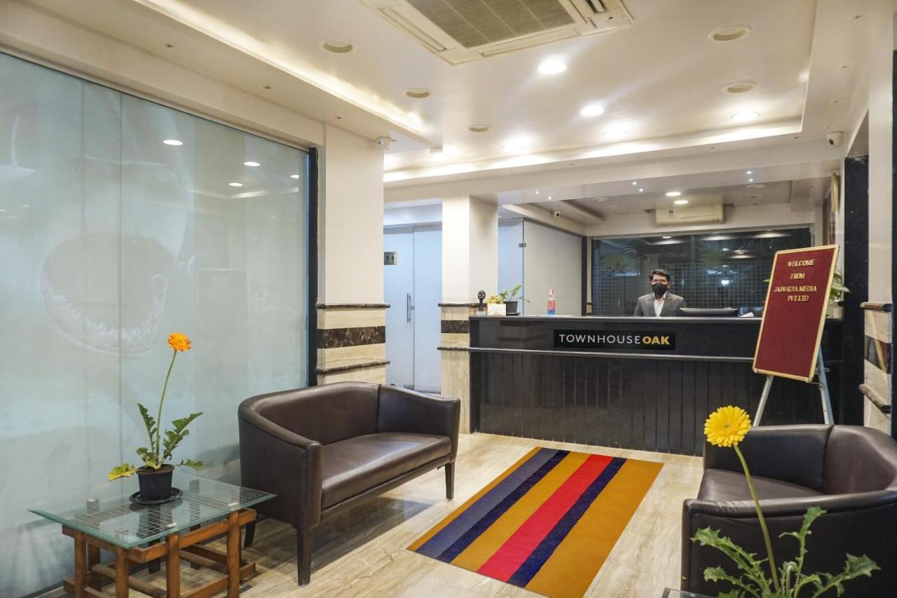 Super Townhouse Oak Sr Hotel Wakad Пюн Екстериор снимка