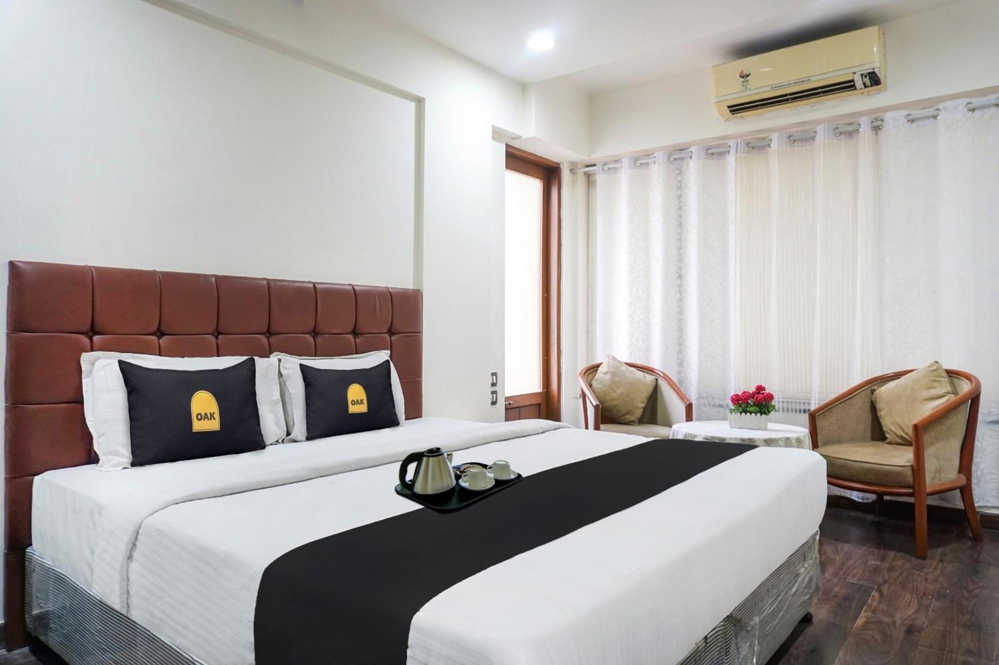 Super Townhouse Oak Sr Hotel Wakad Пюн Екстериор снимка